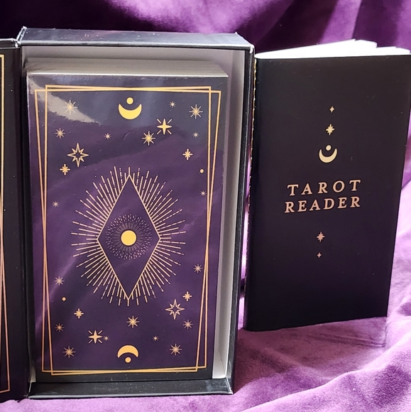 Deluxe Black & Gold Tarot Card Set and Booklet 78 Cards - Picture 4 of 13